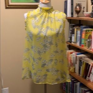 Yellow sleeveless blouse, feminine and fun!